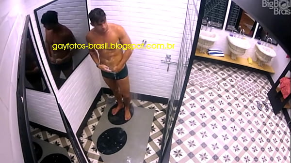 BBB17 Antônio tomando banho SEM CENSURA editado