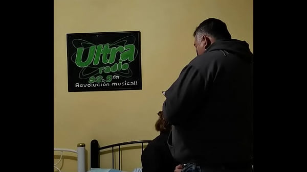 IAN ERICK CARRASCO MONTAGNER ES COGIDO POR JOSÉ EL SEÑOR DE SEGURIDAD DEL COLEGIO