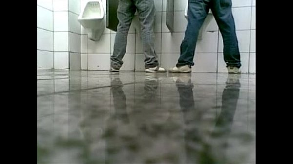 Pegação em banheiro de supermercado 4