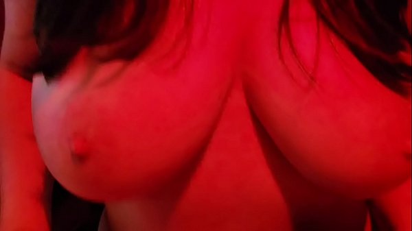 Tetas hermosas bailando y disfrutando sin restricción