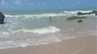 Yuri Gaúcho Casal Paradise GOSTOSA CASADA MOSTRANDO TUDO NA PRAIA DE NUDISMO OS MACHO TUDO LOUCOS