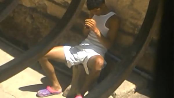 Chico sexy agarrandoselo