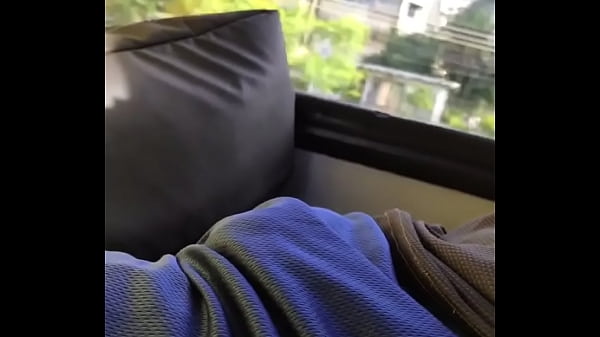 Flagra rapaz de pau duro no ônibus