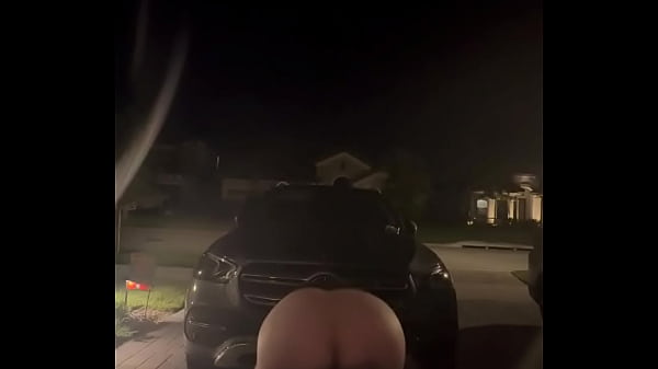 Chub bottom twerks in public